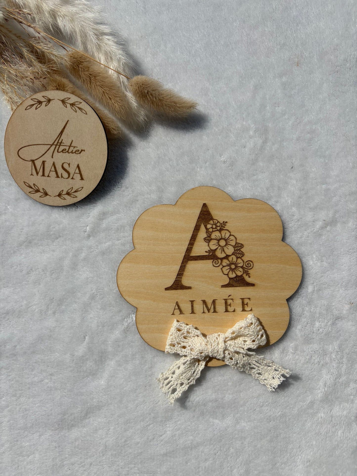 Plaque prénom personnalisée en bois avec initiale