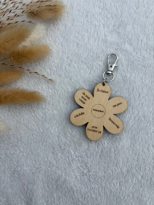 Porte-clé fleur bois gravé “Je t’aime” – Cadeau maman maîtresse personnalisé