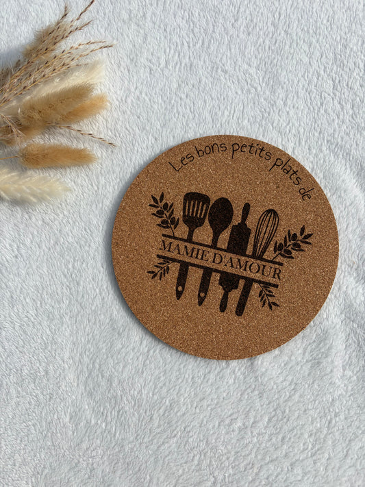 Dessous de plat liège gravé personnalisé – Cadeau maman mamie cuisine