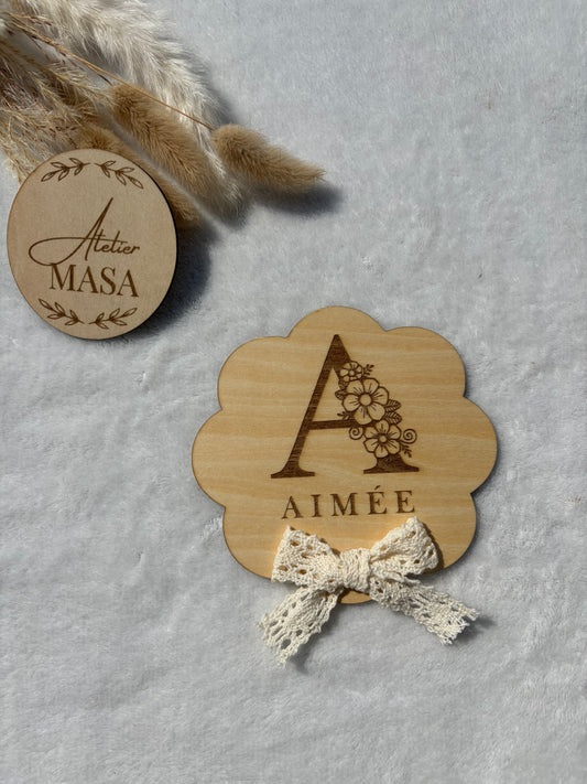 Plaque prénom personnalisée en bois avec initiale