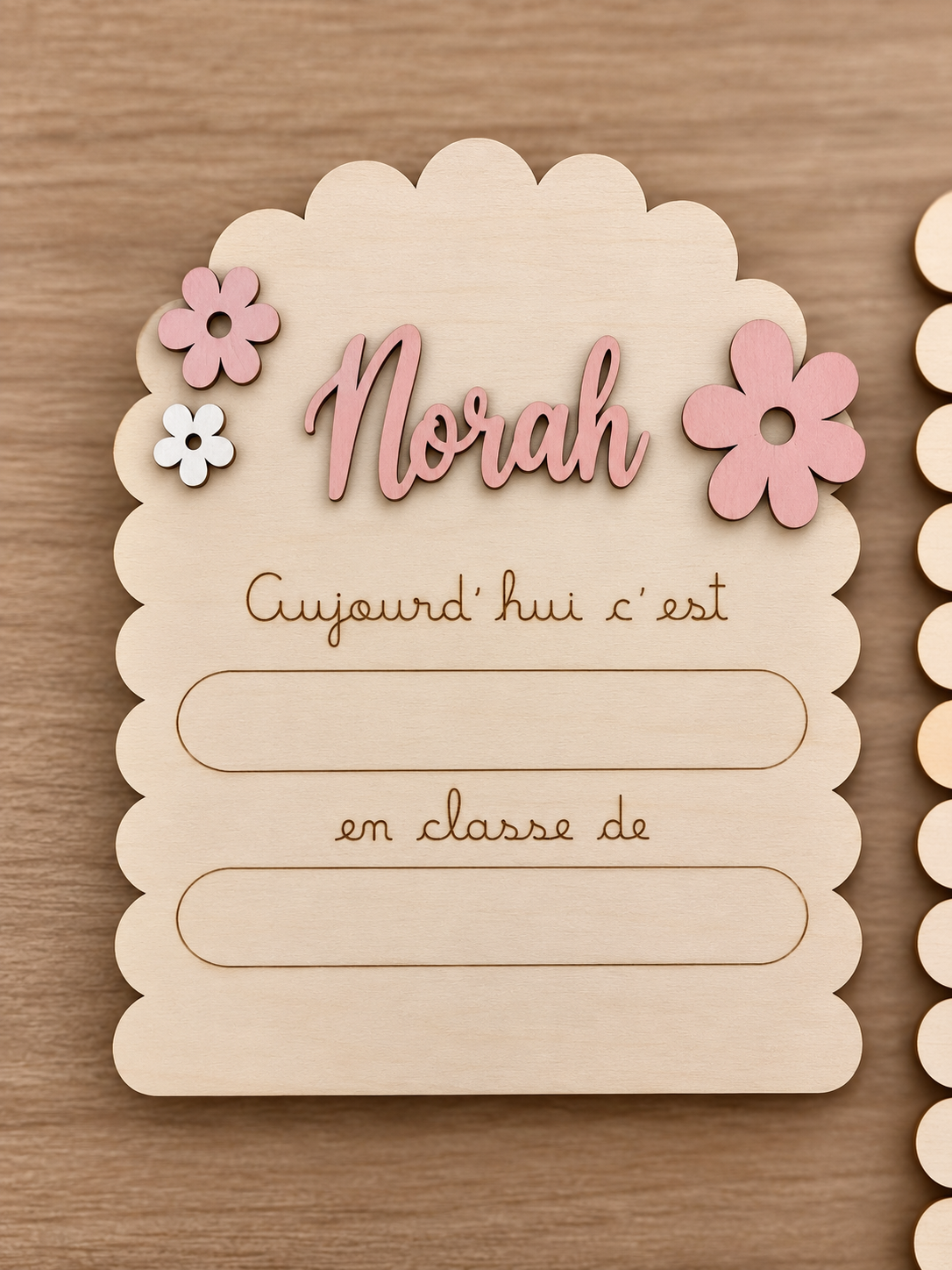 Planche de rentrée scolaire maternelle en bois personnalisée