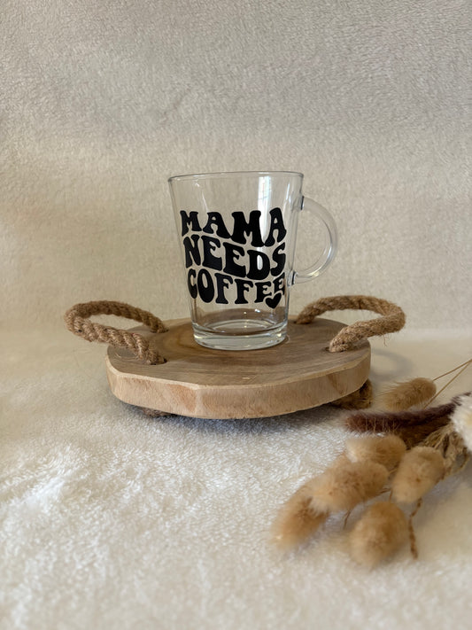 Grande tasse en verre – “Mama need coffee”