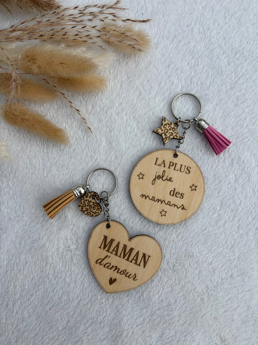 Porte-clé bois gravé personnalisé – Cadeau maman maîtresse femme pompon