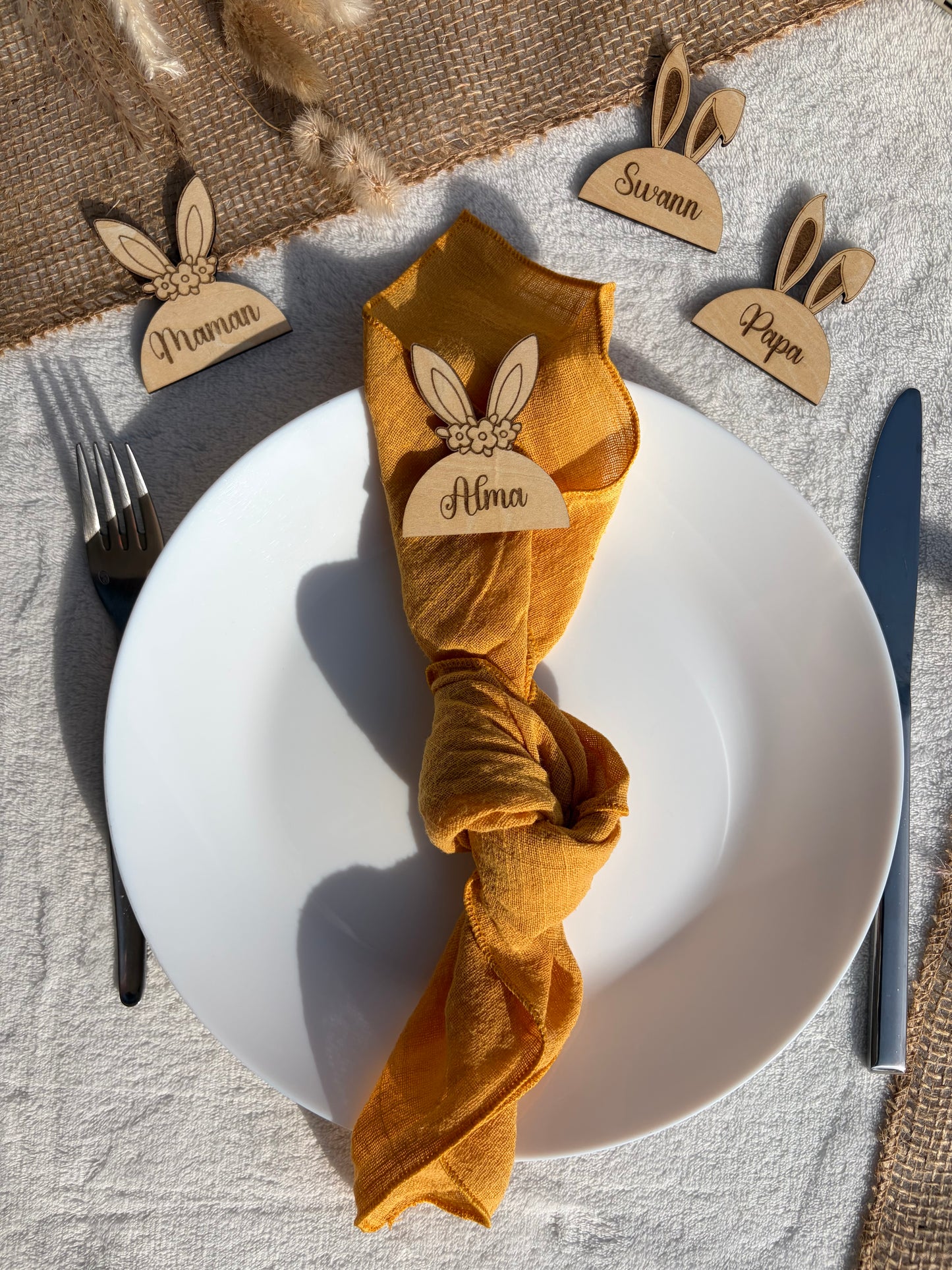 Marque-place Pâques bois gravé personnalisé – Lapin prénom